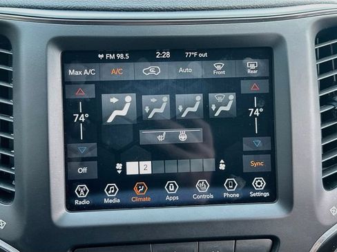 Used 2022 Jeep Cherokee Latitude Lux AWD/4WD image 16