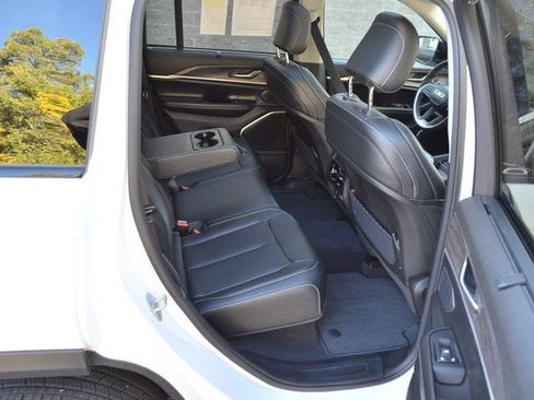 Used 2023 Jeep Grand Cherokee 4WD 4xe w/ Luxury Tech Group II image 38