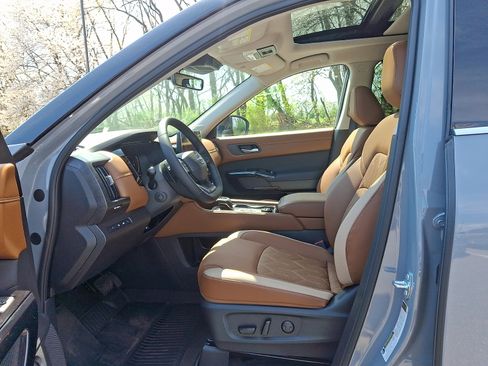 New 2026 Nissan Pathfinder Platinum w/ Cargo Package AWD/4WD image 8