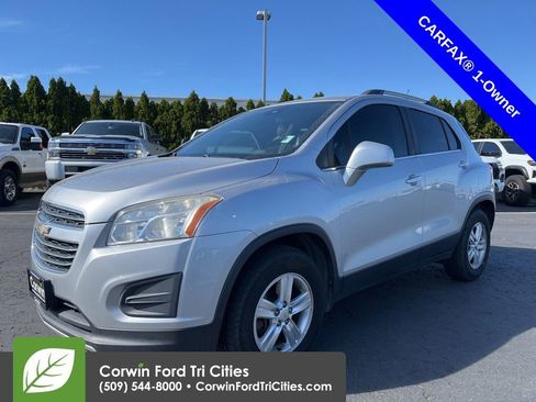 Used 2016 Chevrolet Trax LT w/ LT Convenience Package AWD/4WD image 4