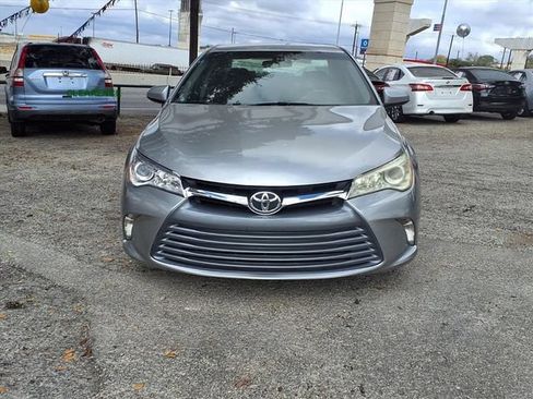 Used 2015 Toyota Camry LE FWD image 2