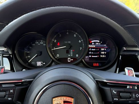 Used 2025 Porsche Macan image 16