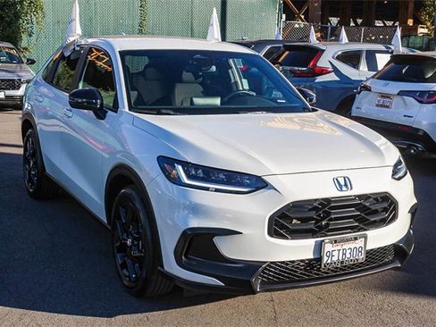 Used 2023 Honda HR-V Sport image 3