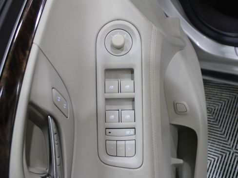 Used 2014 Buick LaCrosse Leather w/ Driver Confidence Package image 7