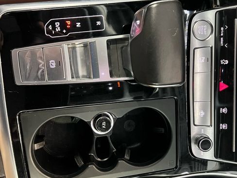 Used 2019 Audi Q8 Prestige image 18