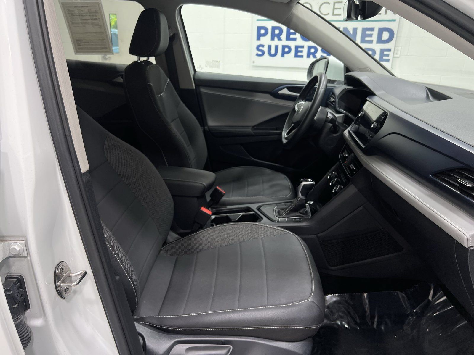 Used 2024 Volkswagen Taos SE FWD image 23