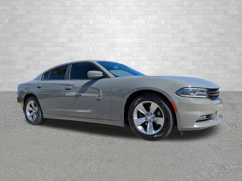 Used 2017 Dodge Charger SXT image 1