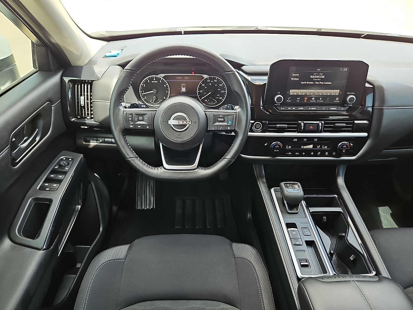 Used 2024 Nissan Pathfinder SV FWD image 7
