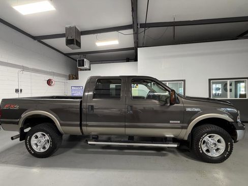 Used 2005 Ford F350 Lariat AWD/4WD image 2