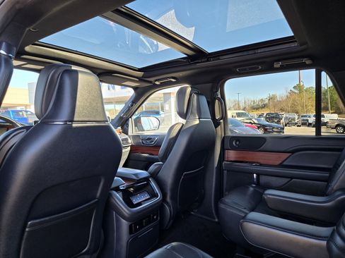 Used 2024 Lincoln Navigator Reserve image 16