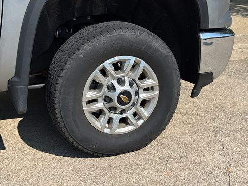 Used 2025 Chevrolet Silverado 2500 LT w/ Safety Package AWD/4WD image 9