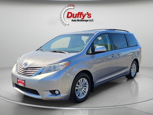 Used 2012 Toyota Sienna XLE FWD image 17