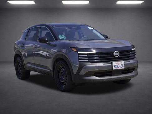 Used 2025 Nissan Kicks SV w/ Charging Package FWD image 2