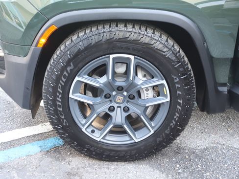 Used 2023 Rivian R1T Adventure image 13