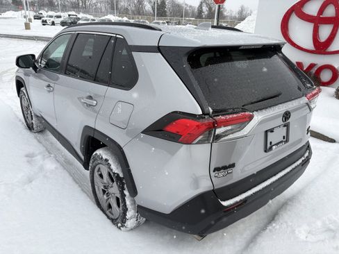 Certified 2022 Toyota RAV4 XLE w/ Convenience Package image 6