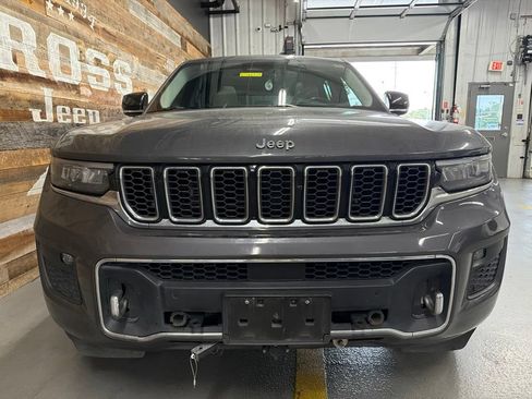 Used 2022 Jeep Grand Cherokee Overland w/ Luxury Tech Group IV AWD/4WD image 3
