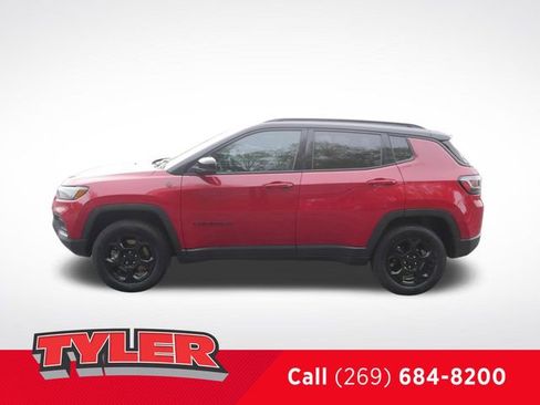 Used 2023 Jeep Compass Trailhawk w/ Trailhawk Elite Group AWD/4WD image 4