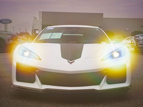 Used 2024 Chevrolet Corvette Z06 RWD image 8