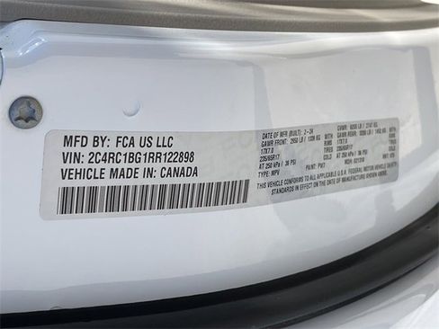 Used 2024 Chrysler Pacifica Touring-L image 29