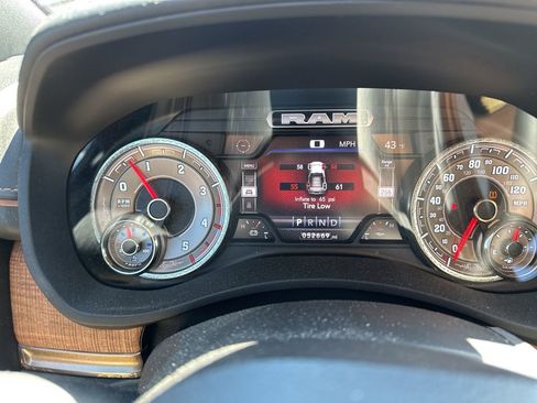 Used 2022 RAM 2500 Limited image 8