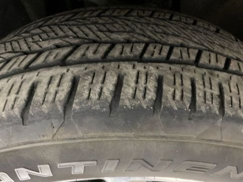 Used 2022 Chevrolet Suburban LT w/ Luxury Package image 17