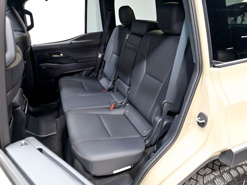 Used 2025 Lexus GX 550 AWD/4WD image 39