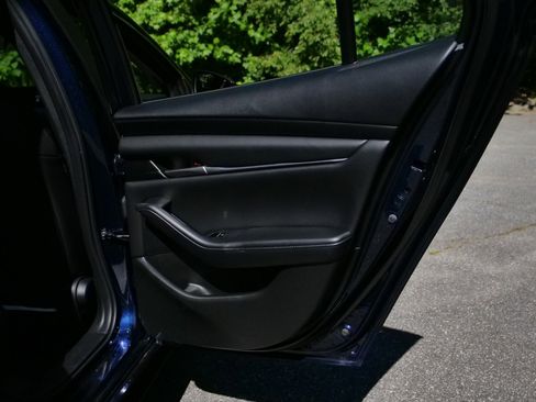 Used 2021 MAZDA MAZDA3 s FWD image 29