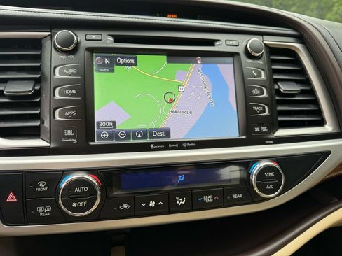 Used 2017 Toyota Highlander Limited AWD/4WD image 26