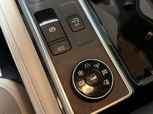 Used 2023 Nissan Pathfinder SV image 18