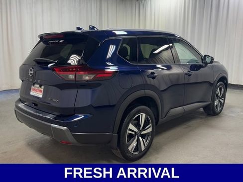 Used 2025 Nissan Rogue SL w/ Tech Package AWD/4WD image 4