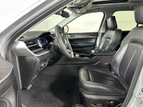 Used 2023 Jeep Grand Cherokee 4WD 4xe image 11