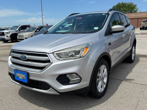 Used 2017 Ford Escape SE w/ Equipment Group 201A FWD image 8