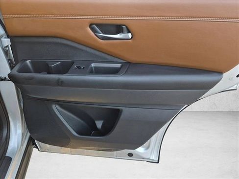 Used 2023 Nissan Pathfinder Platinum AWD/4WD image 28