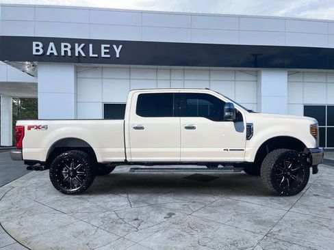 Used 2018 Ford F250 Lariat w/ Chrome Package image 2