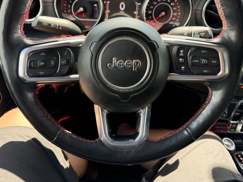 Used 2020 Jeep Gladiator Rubicon AWD/4WD image 9