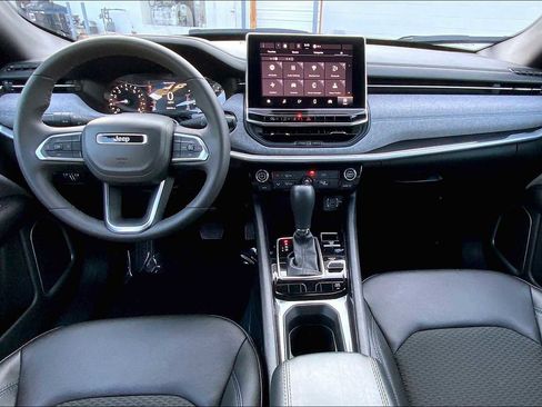 Used 2024 Jeep Compass Latitude image 27