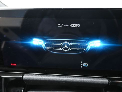Used 2023 Mercedes-Benz GLA 250 4MATIC w/ Premium Package image 5