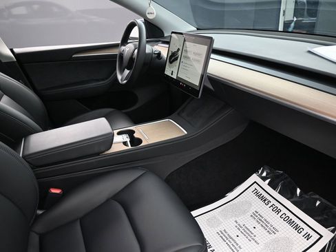 Used 2023 Tesla Model Y Long Range image 38