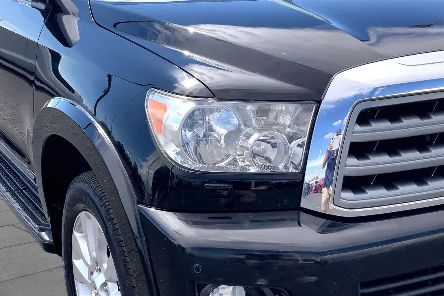 Used 2014 Toyota Sequoia Platinum AWD/4WD image 28