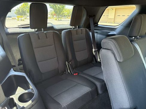 Used 2017 Ford Explorer XLT AWD/4WD image 19