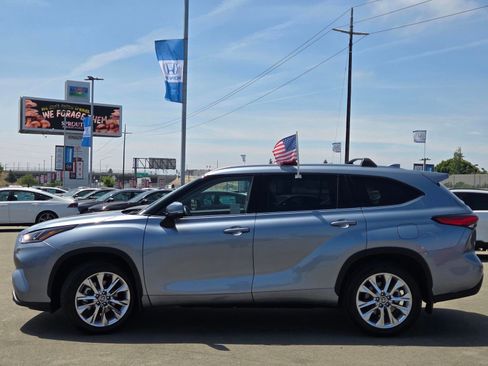 Used 2023 Toyota Highlander Limited FWD image 4