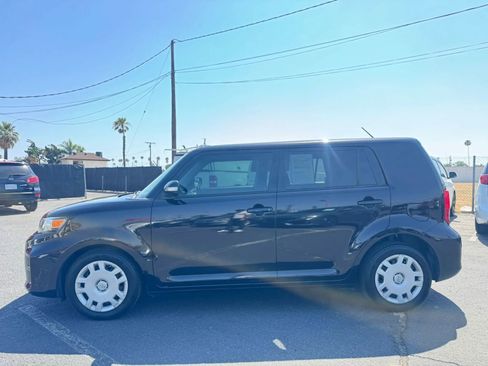 Used 2014 Scion xB FWD image 3