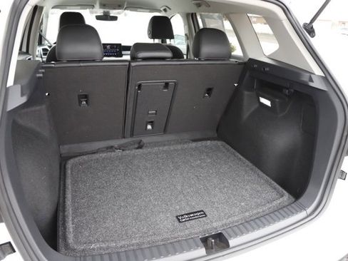 Used 2025 Volkswagen Taos SE image 5