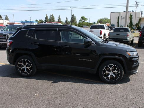 Used 2024 Jeep Compass Limited AWD/4WD image 4