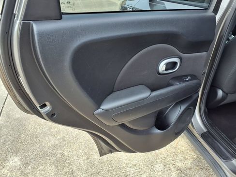 Used 2017 Kia Soul + FWD image 14