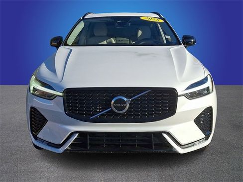 Used 2025 Volvo XC60 B5 Core image 2