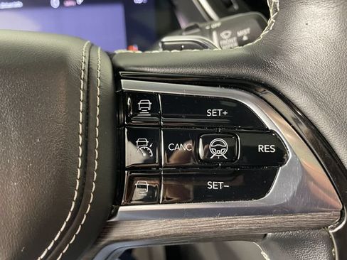 Used 2023 Jeep Grand Cherokee L Overland w/ Advanced Protech Group III AWD/4WD image 12