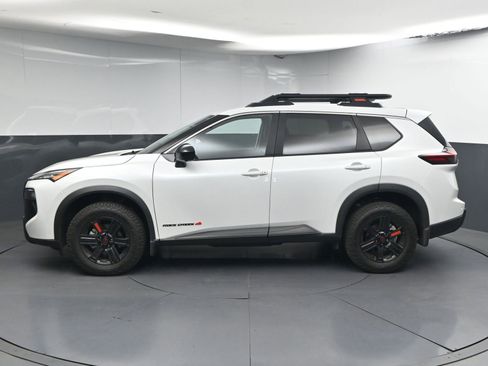 Certified 2025 Nissan Rogue SV AWD/4WD image 4