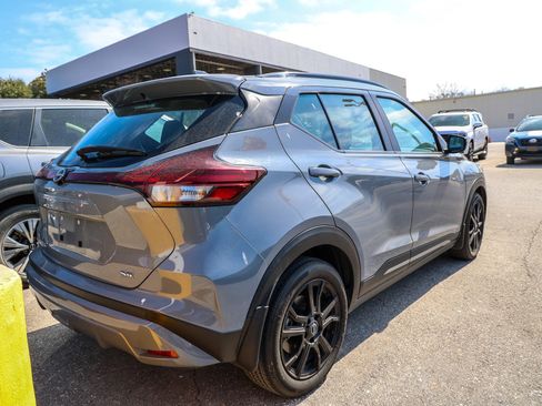 Used 2022 Nissan Kicks SR image 8