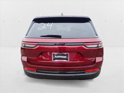 New 2025 Jeep Grand Cherokee Altitude image 3